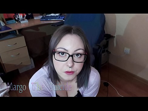 ❤️ Moza sexy con lentes chupa un consolador profundamente ante a cámara ️❌ Vídeo porno a nós gl.sexvideogif.ru ﹏