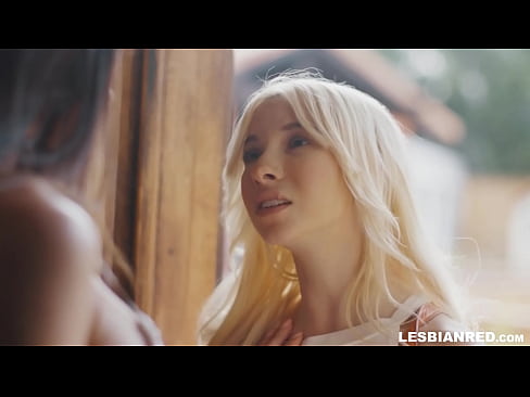 ❤️ A nena chega a casa uns meses despois e acaba comendo o coño da súa madrastra ️❌ Vídeo porno a nós gl.sexvideogif.ru ﹏