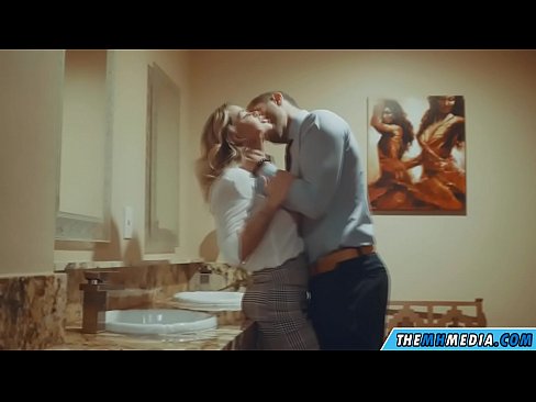 ❤️ Cando unha loura tetona seduce nun baño público ️❌ Vídeo porno a nós gl.sexvideogif.ru ﹏